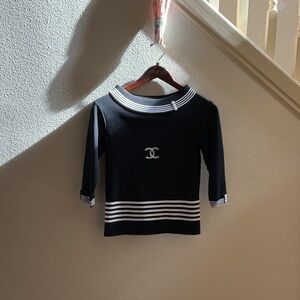 CHANEL vintage ladies sweater. PTP 14in.